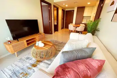 Image de Newly furnished 2-bedroom apartment. <br>10 min away from Burj khalifa