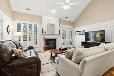 Spacious & Private Getaway Near Downtown Raleigh!