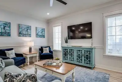 Image de ~Cozy Family Beach Bungalow w/ Golf Cart~ Bikes~ close to beach- Pet Friendly!