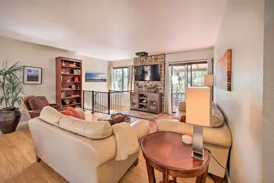 Image de Near Hiking + Dining: 'The Crooked Pot Cabin'