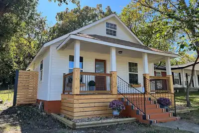 Image de The Archer House - 1 Block from Spring River. 2 Bedrooms + Loft Bedroom!