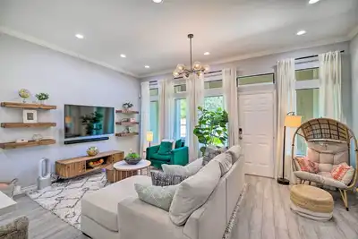 Image de Modern Houston Townhome - 3 Mi to Downtown!