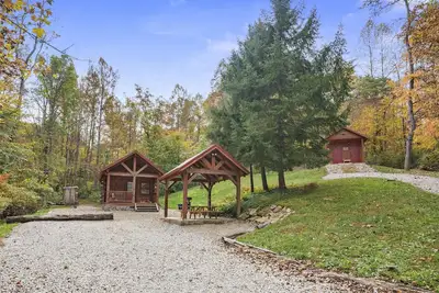 Image de Cozy Hocking Hills Cabin on 20 private acres! Only 7 miles from State Park!