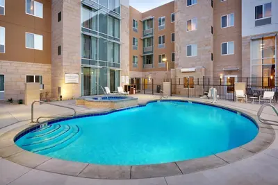 Image de 1 Bedroom | Free Breakfast. Pool & Hot Tub. Gym