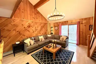 Ski-In condo at Mount Snow with Fireplace, Bears Crossing
