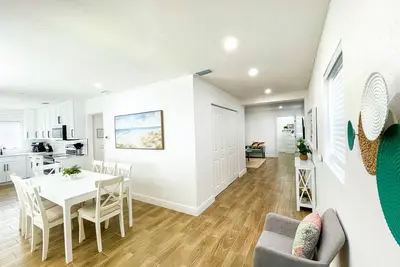 Image de 3 Bedroom 2 Bathroom, Washer& Dryer. fully stocked Kitchen, You will find everything you need.