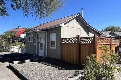 Image de Cheerful historic Townsend Park bungalow in the heart of downtown! \n