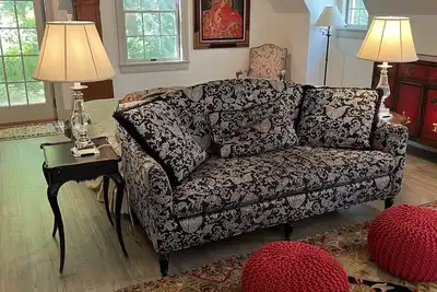 Image de Luxurious private stand-alone flat on a large property