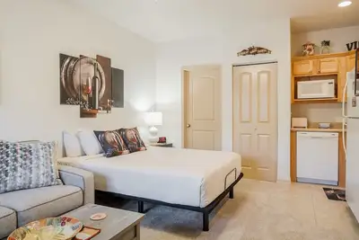 Image de The Casa Veneto Suite - Queen Bed, Kitchenette, and In-Unit Laundry