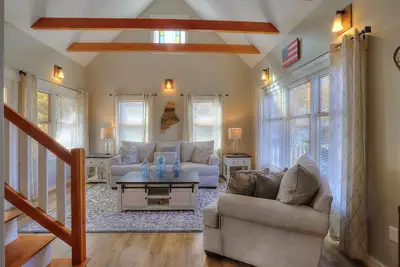 Image de Skiers' Paradise - Private home with hot tub & sauna - close to Saddleback Mountain!