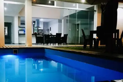 Image de Moderna casa familiar de playa. A solo una cuadra del mar.