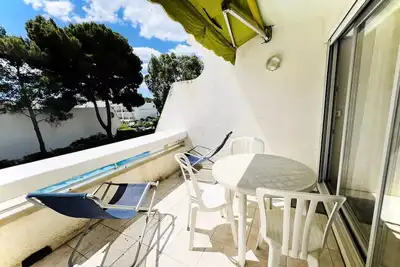 Image de Studio climatisé avec wifi vue piscine