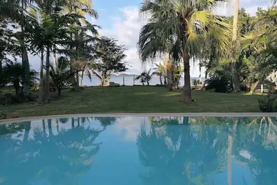 Image de Belle villa en bord de mer les pieds dans l'eau Nouvelle-Calédonie