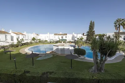 Image de Beautiful Duplex - Charming house with shared pool and free WiFi.