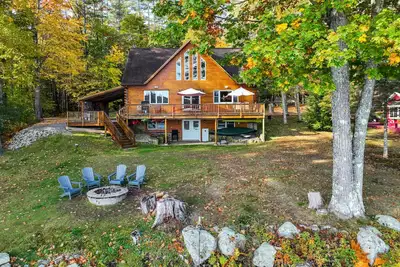 Image de Lakefront, dog-friendly home with dock, kayaks, SUPs, canoe, huge deck & firepit