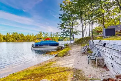 Image de Stunning lakefront home with private dock, deck, firepit, and lake view