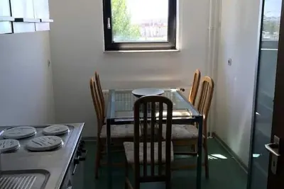 Image de Zentrales 2 Zimmer Apartment -mit Kostenlosem Parktplatz