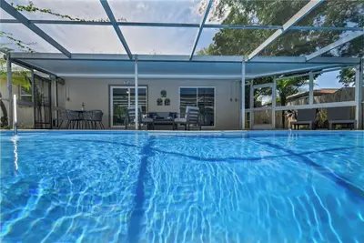Image de 3 Bedroom Tampa Farmhouse - Newly Renovated