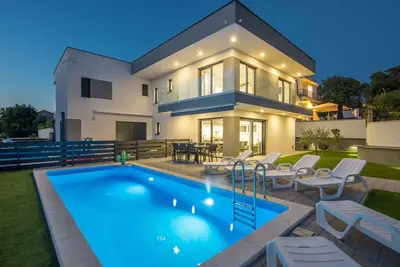 Image de Villa avec piscine chauffée