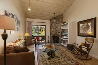 Image de Silver Vista at Cascade (#364) | Near Ski w/ Shuttle - Pool - End Unit - Deck