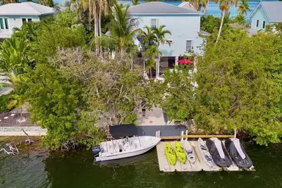 Image de **Baypoint Oasis @ Bay Point** Waterfront Home & Pool + Last Key Services…