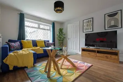 Image de Mins to City Center Modern House Free parking WiFi