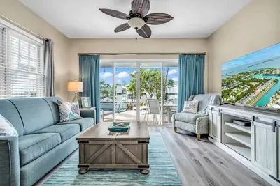 Beachy Townhome Perfect for a Warm Getaway!