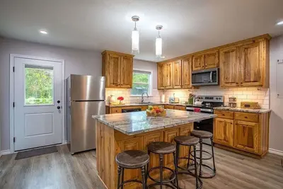 Image de Peaceful well appointed large two bedroom country cottage