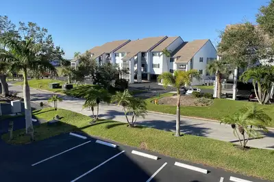 Image de Boater and Fisherman's paradise waterfront Condo with spectacular wildlife views