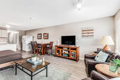 Image de Oceanfront, 2nd-floor condo with river/ocean views, balcony & beach access