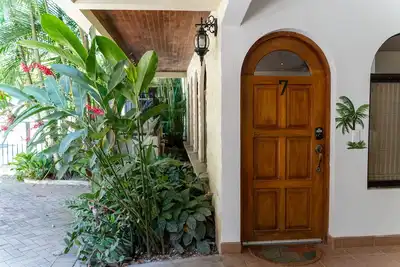 Image de Spacious 2br/2. 5ba Condo in Central Tamarindo Cr - Walk to Beach, Ac, and Pool