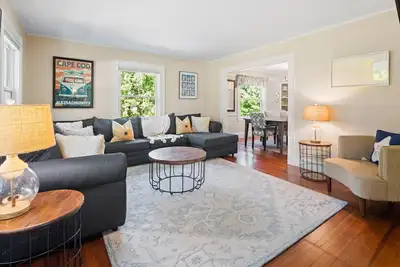 Image de New Listing-Cardinal's Nest - Renovated 6 Bedroom Near Beaches and Bike Trail