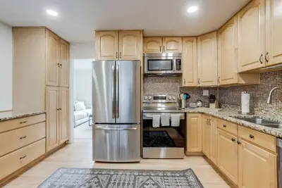 Image de Big & Beautiful Home| Fast Wifi | Near Downtown