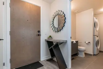 Image de Spectacular 2, 000 sqft Penthouse W/ Private RoofTop Terrace &2 Oversized Balcony