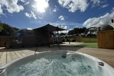 Image de Prestige-Tente-Bain à remous-(Max 2 Adults, 2 Child)