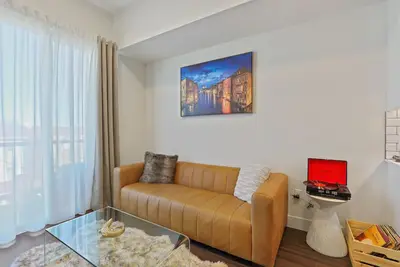 Luxurious 2 bedroom/private balcony/fire pit/views!