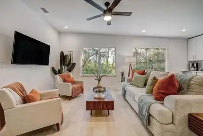 Image de Wedge 161 |2-mi to Historic Downtown| Private Yard