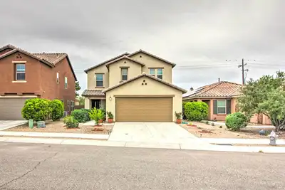 Image de Sunlit Tucson Escape w\/ Patio ~ 10 Mi to Dwtn!