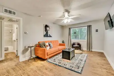 Image de Global Cup Love for Dallas: Close to Deep Ellum & Aac!