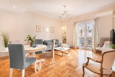 Image de Stylish King size bed apt steps from Acropolis by Ghh