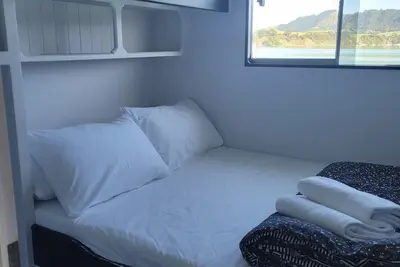 Image de Houseboat stay on one of the most beautiful Harbours in the world