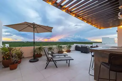 Image de Brand new modern jungle+beach penthouse condo