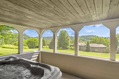 Image de Private Hot Tub + Game Room: Galena Territory Home