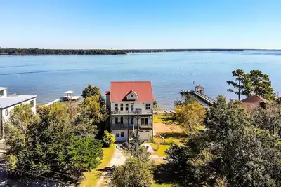 Image de Charming Waterfront Home: Fish, Boat + More!