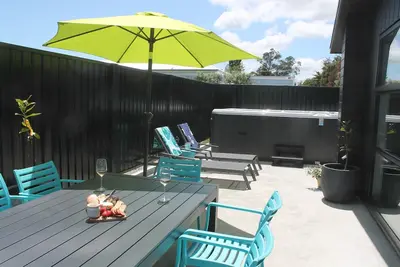 Image de Modern and well-appointed with Large hot spa / plunge pool