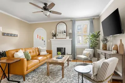 Image de Lush 4br on Lincoln | Mins to Usc | Sleeps 8
