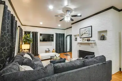 Image de Updated North Greenwood Cottage < 1 Mi to Dtwn!