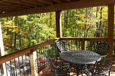 Image de Tranquil Retreat with Secluded Hot Tub – Near Horseshoe Valley Resort