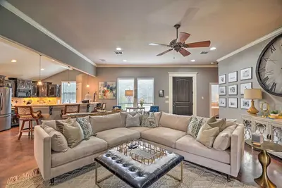 Image de Luxe Midland Retreat w/ Patio, Grill & Yard!