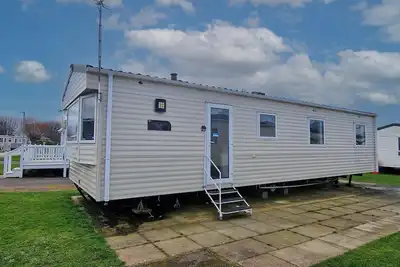 Image de 8 berth caravan for hire at Manor Park near to a great beach ref 23041c